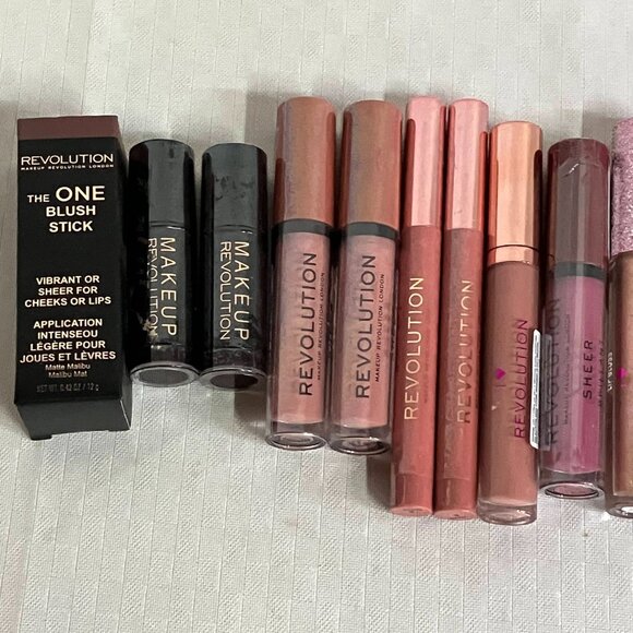 Makeup Revolution The One Blush Stick Creamy Cheek & Lip Color Multi-Use 10 PCs - Picture 2 of 3